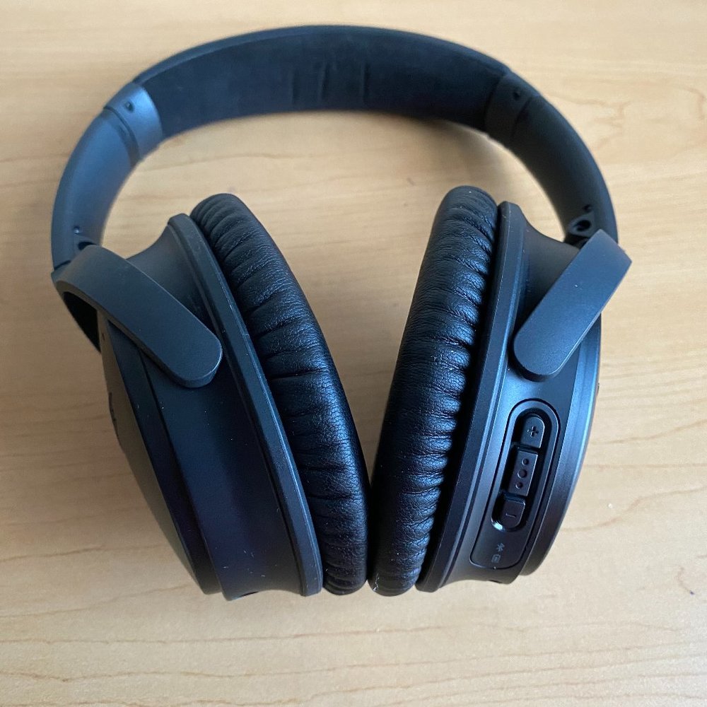 Bose QuietComfort 35 Noise Cancelling Headphones - Picture 6 of 13